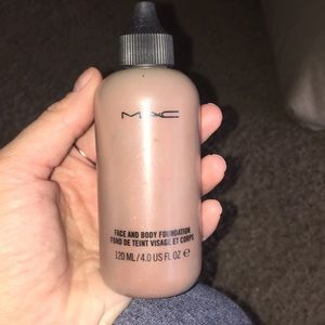 MAC Studio Face and Body Foundation 120ML